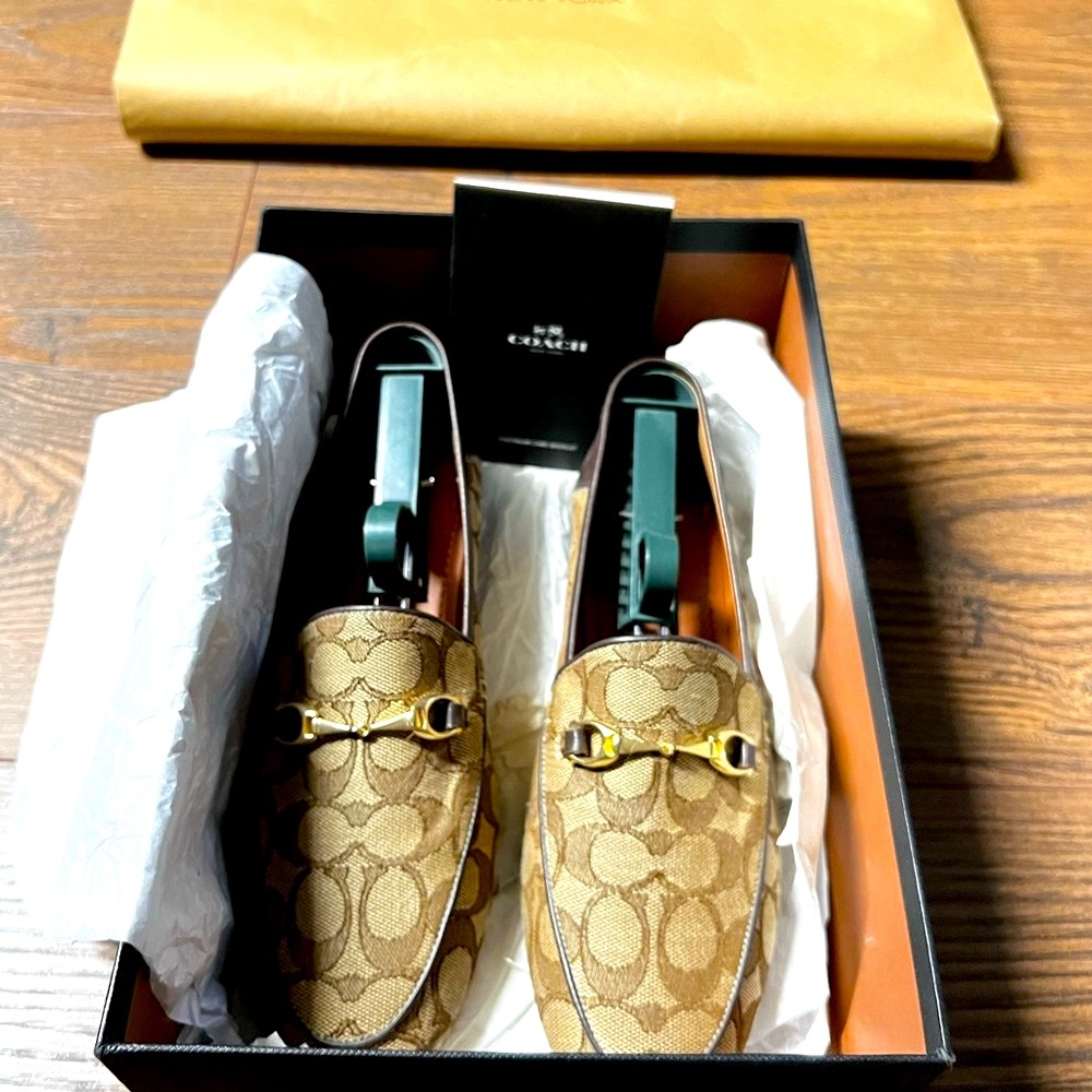 Like new “Haley” Coach loafers